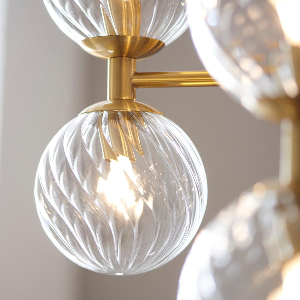 Vesilo Lighting Awry Aged Brass 12 Light Twisted Clear Glass Pendant
