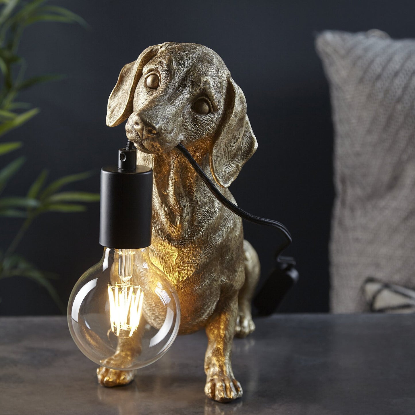 Vesilo Lighting Dog Vintage Gold Table Light