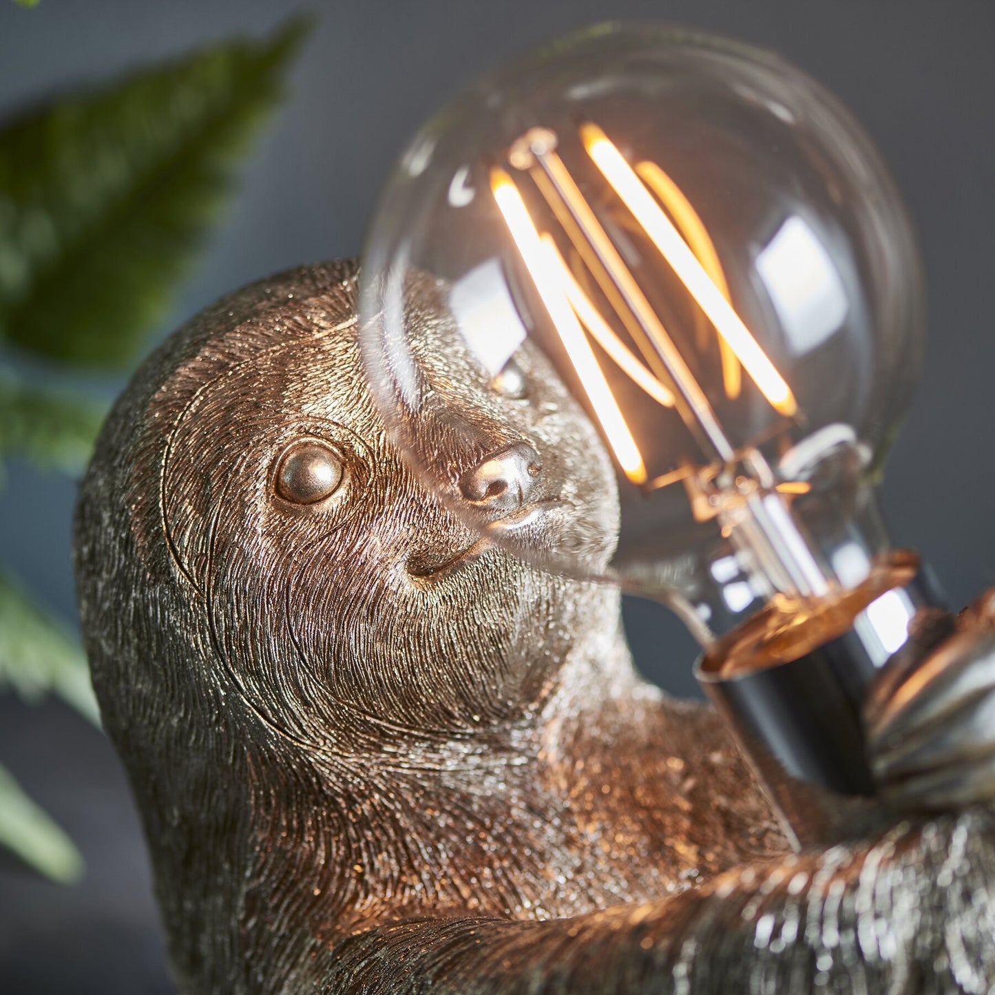 Vesilo Lighting Sloth Vintage Gold Table Light