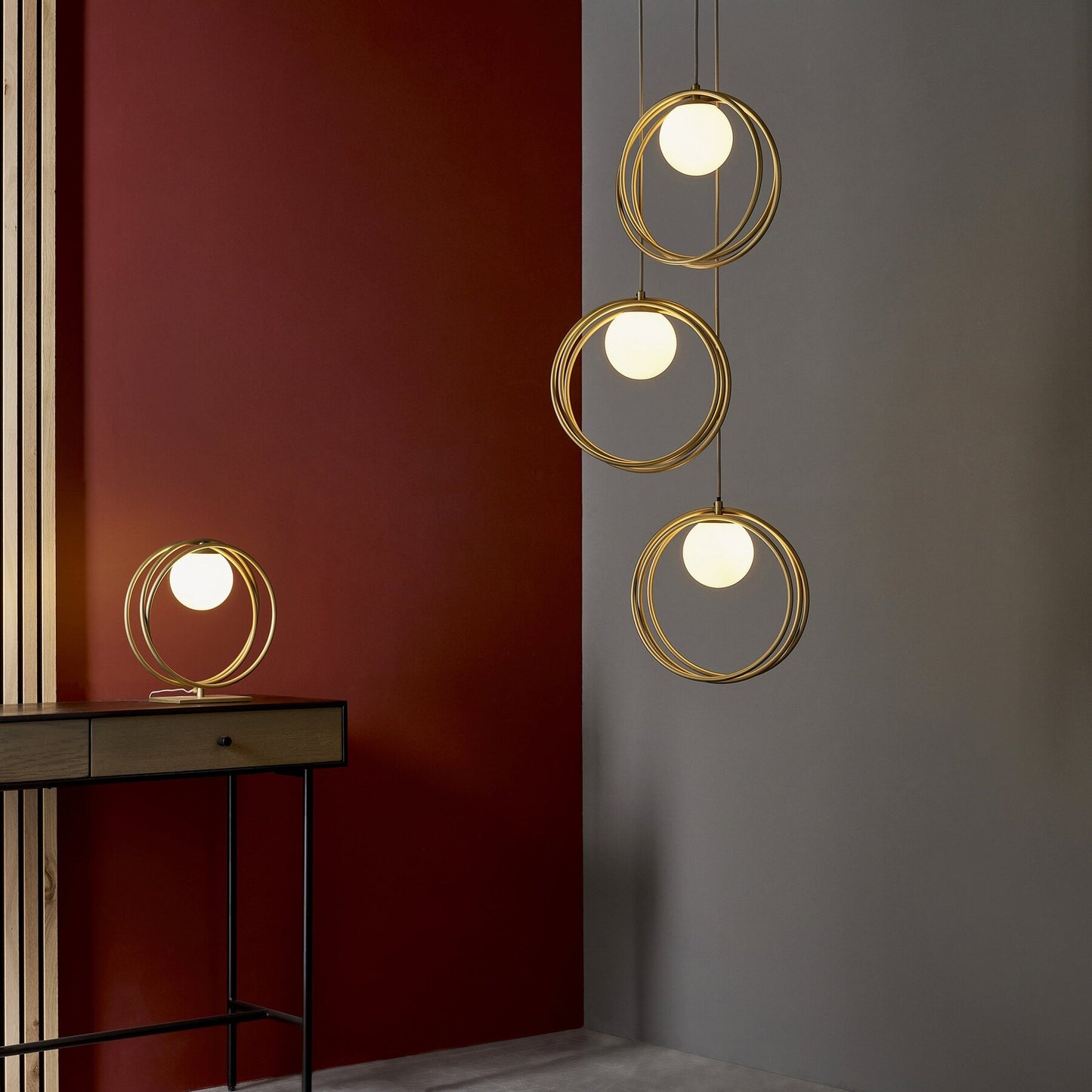 Vesilo Lighting Wreath Brushed Gold Table Light